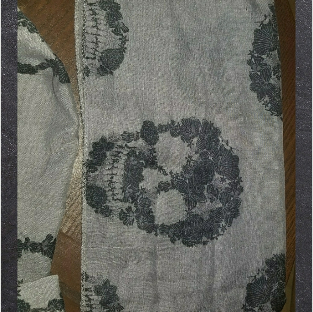Skull scarf
